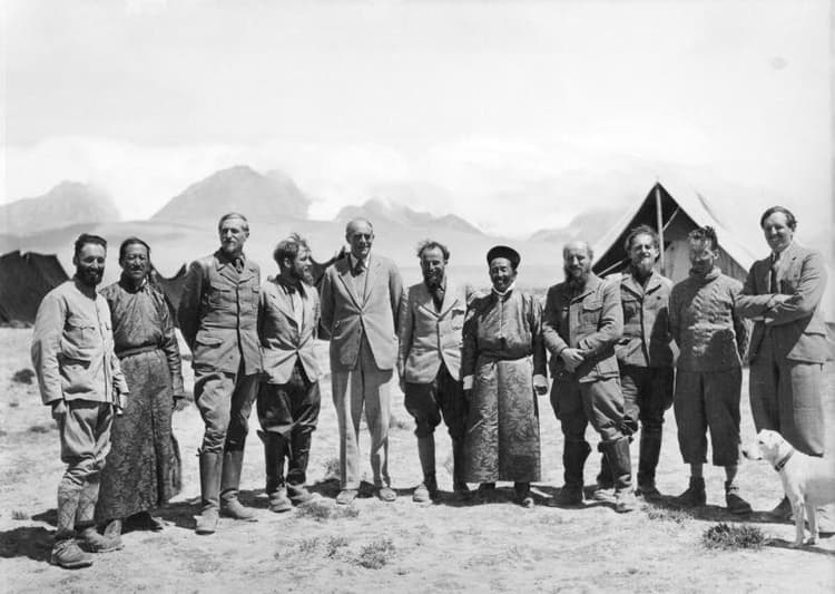 Bundesarchiv_Bild_135-KA-11-008,_Tibetexpedition,_Expedition_zu_Gast_bei_Gould